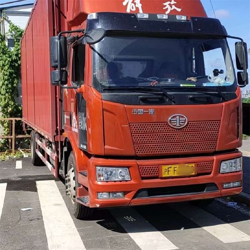 海陵区罗平县进仓物流：专线直达的多元货运之旅